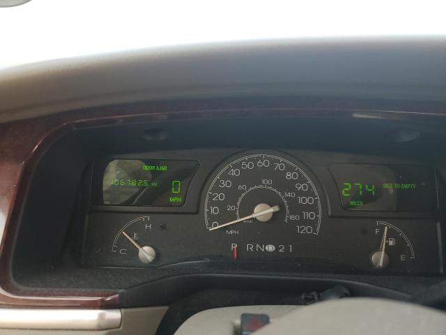 1LNHM81W84Y631378 - 2004 LINCOLN TOWN CAR EXECUTIVE Weiß Foto 9