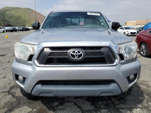 3TMMU4FN6FM073251 - 2015 TOYOTA TACOMA DOUBLE CAB LONG BED SILVER photo 5