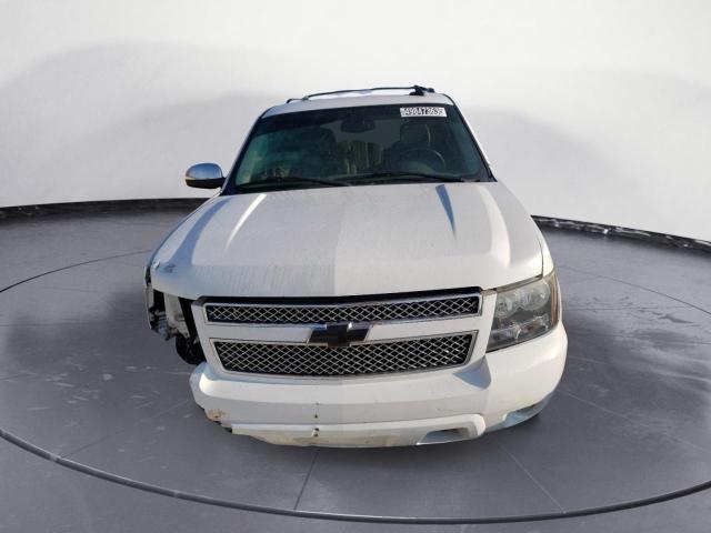 3GNFK16358G179808 - 2008 CHEVROLET SUBURBAN K1500 LS WHITE photo 5