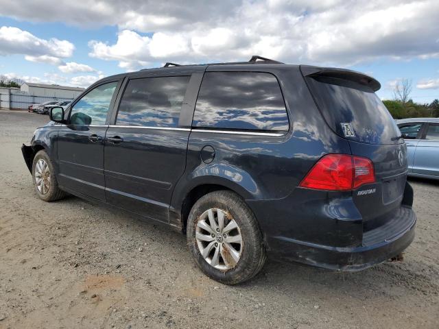 2C4RVABG5DR724898 - 2013 VOLKSWAGEN ROUTAN SE BLACK photo 2