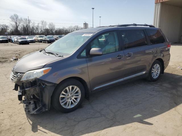 2013 TOYOTA SIENNA XLE, null