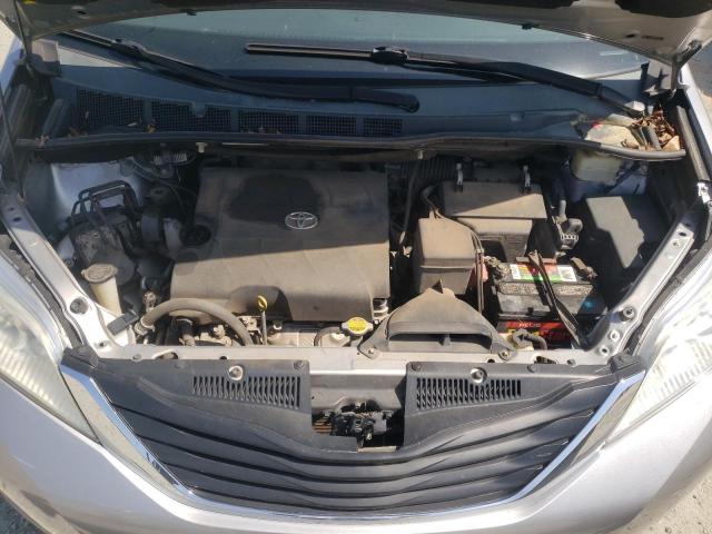 5TDYK3DC8FS658657 - 2015 TOYOTA SIENNA XLE SILVER photo 12