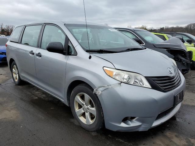 5TDZK3DC8DS381770 - 2013 TOYOTA SIENNA SILVER photo 4