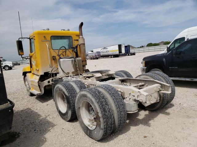 1FUYSWEB8YPA94024 - 2000 FREIGHTLINER CONVENTION FLC120 YELLOW photo 3