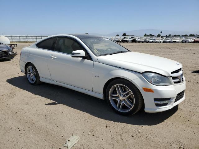 WDDGJ5HB3CF815041 - 2012 MERCEDES-BENZ C 350 WHITE photo 4