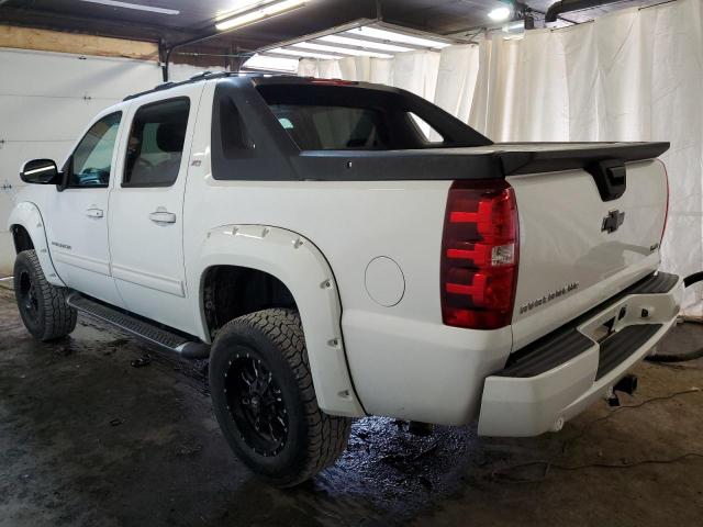 3GNTKFE31BG122028 - 2011 CHEVROLET AVALANCHE LT WHITE photo 2