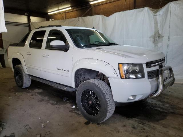 3GNTKFE31BG122028 - 2011 CHEVROLET AVALANCHE LT WHITE photo 4