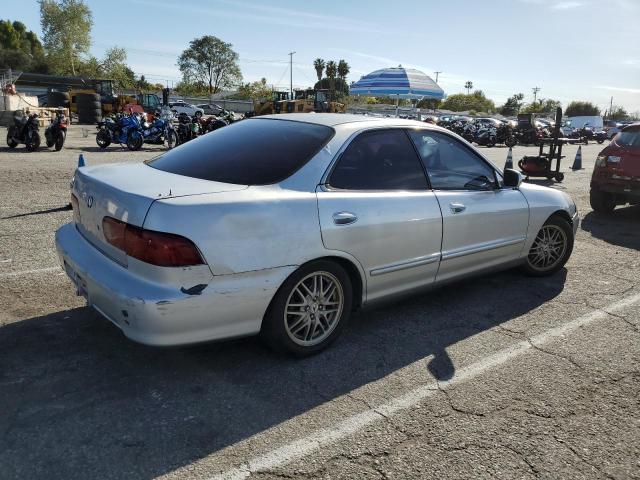 JH4DB7658YS004335 - 2000 ACURA INTEGRA LS SILVER photo 3