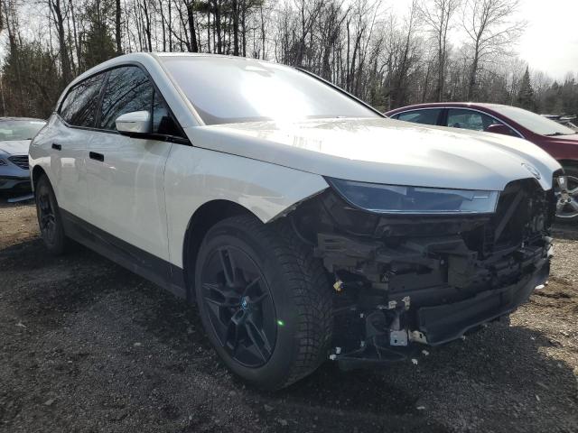 WB513CF03RCN60834 - 2024 BMW IX XDRIVE40 WHITE photo 4