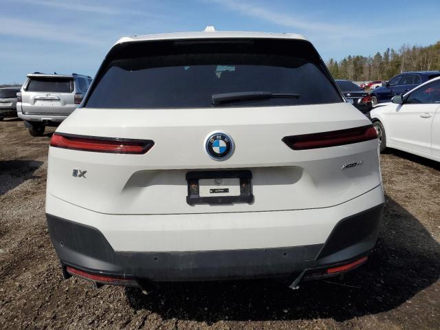 WB513CF03RCN60834 - 2024 BMW IX XDRIVE40 WHITE photo 6