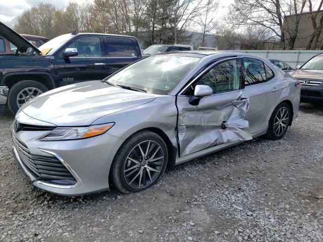4T1F11BK5NU064297 - 2022 TOYOTA CAMRY XLE SILVER photo 1