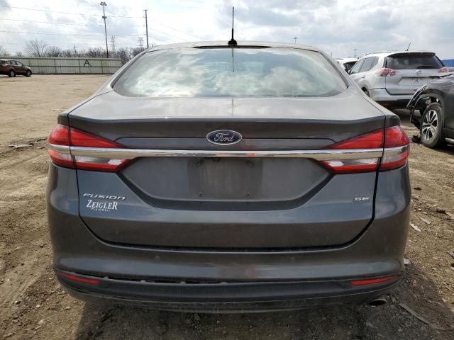 3FA6P0H73HR200279 - 2017 FORD FUSION SE GRAY photo 6