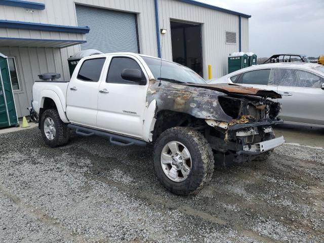 5TFJX4GN8FX042487 - 2015 TOYOTA TACOMA DOUBLE CAB PRERUNNER WHITE photo 4