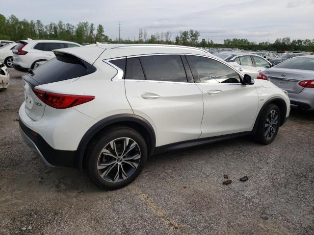 SJKCH5CR3JA041258 - 2018 INFINITI QX30 BASE WHITE photo 3