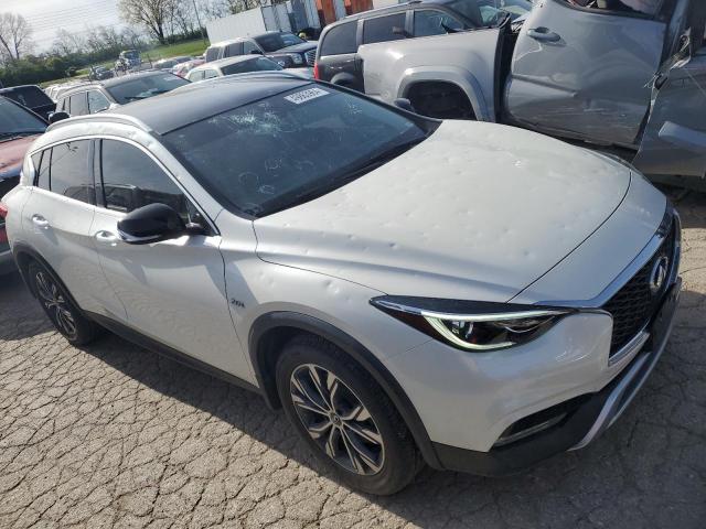 SJKCH5CR3JA041258 - 2018 INFINITI QX30 BASE WHITE photo 4