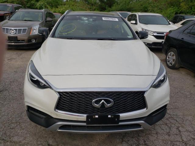 SJKCH5CR3JA041258 - 2018 INFINITI QX30 BASE WHITE photo 5