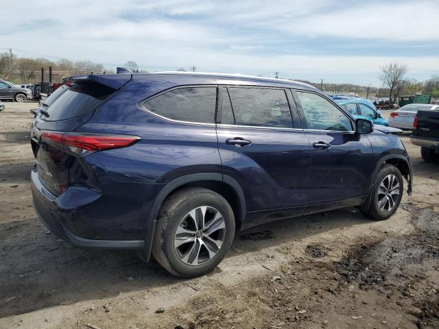 5TDGZRBH0NS589552 - 2022 TOYOTA HIGHLANDER XLE BLUE photo 3
