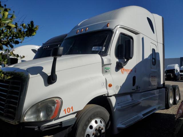 3AKJGLDR9JSHP1180 - 2018 FREIGHTLINER CASCADIA 1 WHITE photo 2
