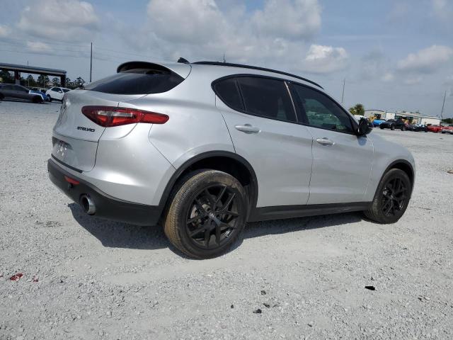 ZASPAJAN4M7D11740 - 2021 ALFA ROMEO STELVIO SPORT Silber Foto 3
