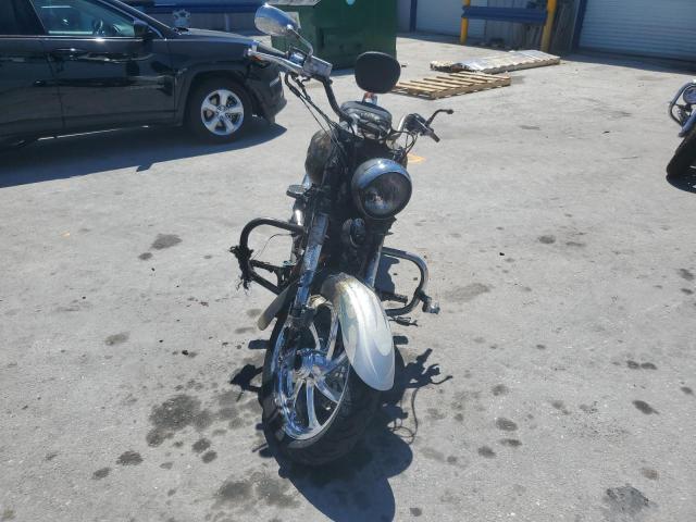 5VPCB16D153011877 - 2005 VICTORY MOTORCYCLES KINGPIN თეთრი ფოტო 2