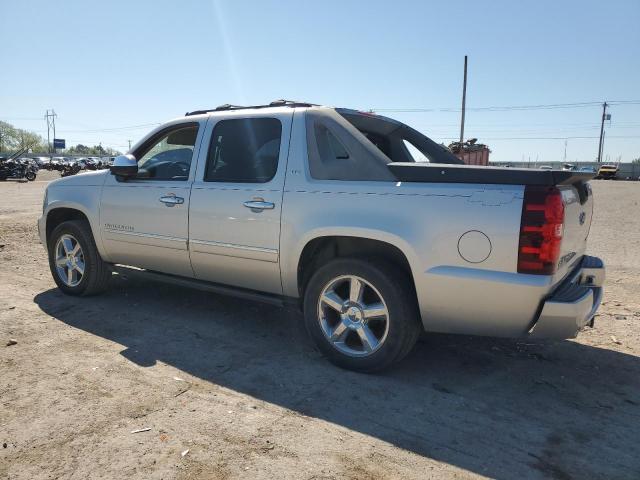 3GNMCGE09BG116202 - 2011 CHEVROLET AVALANCHE LTZ SILVER photo 2