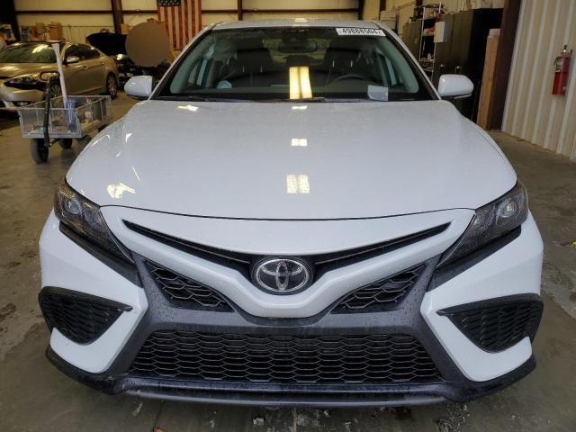 4T1T11AK2RU189249 - 2024 TOYOTA CAMRY SE NIGHT SHADE WHITE photo 5
