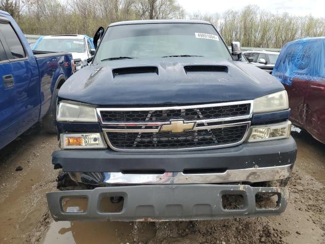 1GCHK232X5F970786 - 2005 CHEVROLET SILVERADO K2500 HEAVY DUTY BLUE photo 5