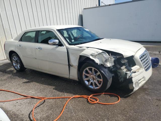 2C3JA63H95H673690 - 2005 CHRYSLER 300C CREAM photo 4