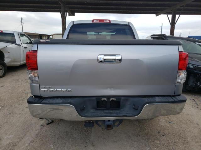 5TFEY5F18CX127635 - 2012 TOYOTA TUNDRA CREWMAX SR5 SILVER photo 6