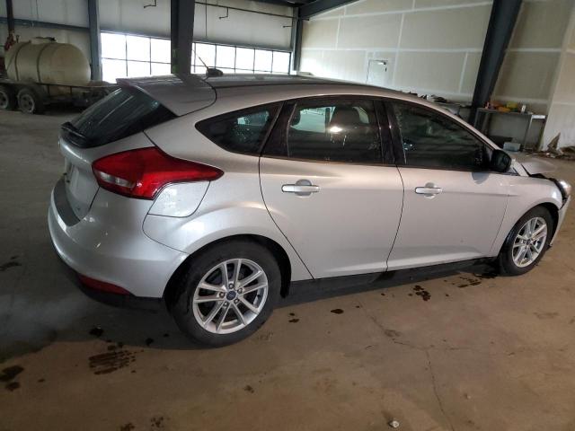 1FADP3K22JL293659 - 2018 FORD FOCUS SE SILVER photo 3