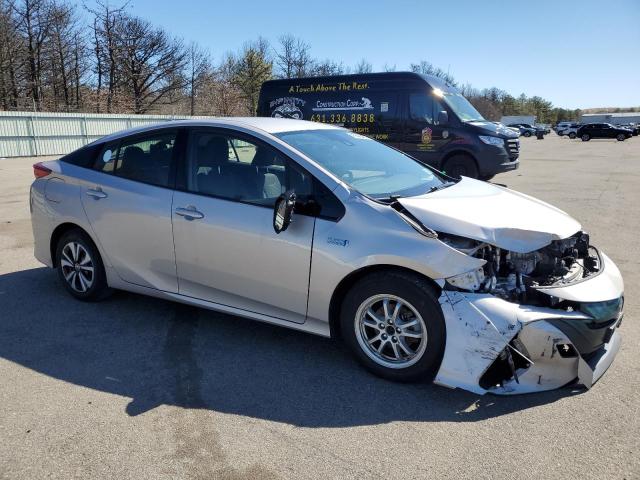 JTDKARFP0J3081886 - 2018 TOYOTA PRIUS PRIM 银色 照片 4