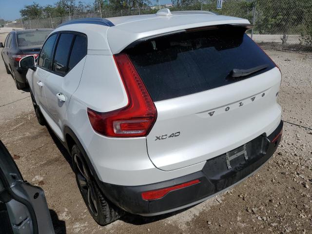 YV4AC2HK1M2546276 - 2021 VOLVO XC40 T4 MOMENTUM WHITE photo 2