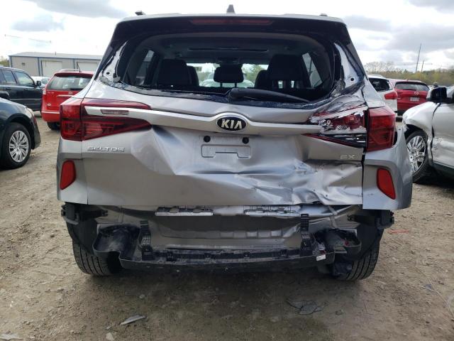 KNDERCAA8M7156479 - 2021 KIA SELTOS EX GRAY photo 6