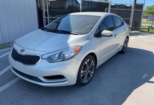 KNAFK4A63F5378045 - 2015 KIA FORTE LX WHITE photo 2