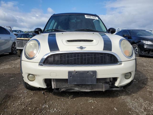 WMWMM3C54ATZ32620 - 2010 MINI COOPER S CLUBMAN WHITE photo 5