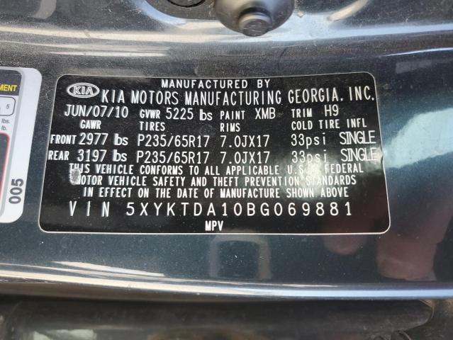 5XYKTDA10BG069881 - 2011 KIA SORENTO BASE BLUE photo 13