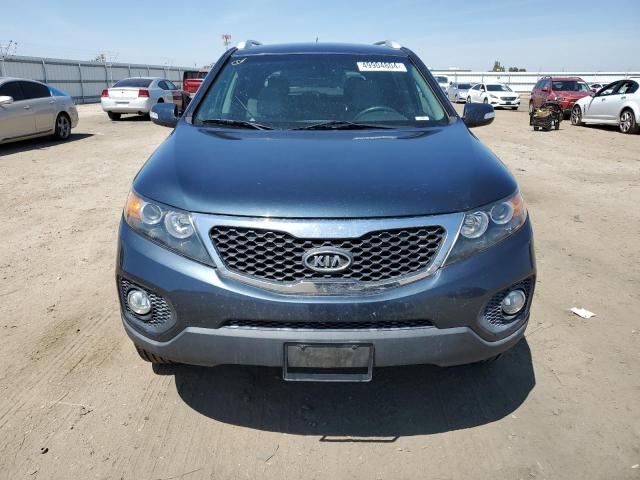 5XYKTDA10BG069881 - 2011 KIA SORENTO BASE BLUE photo 5