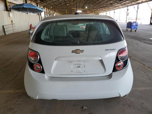 1G1JA6SH2G4174591 - 2016 CHEVROLET SONIC LS თეთრი ფოტო 6
