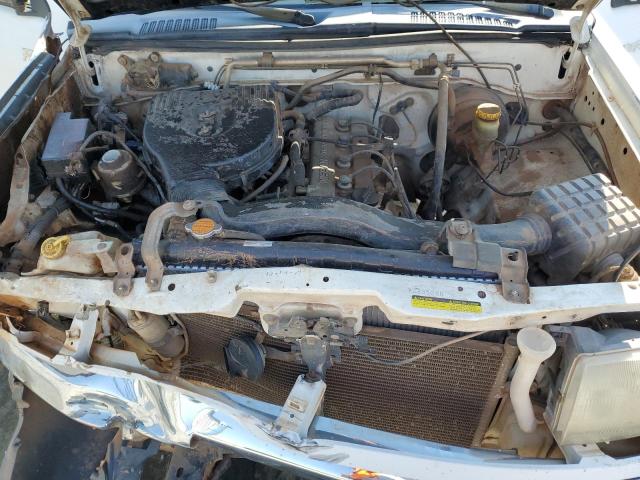 1N6DD26S4YC335280 - 2000 NISSAN FRONTIER KING CAB XE WHITE photo 11