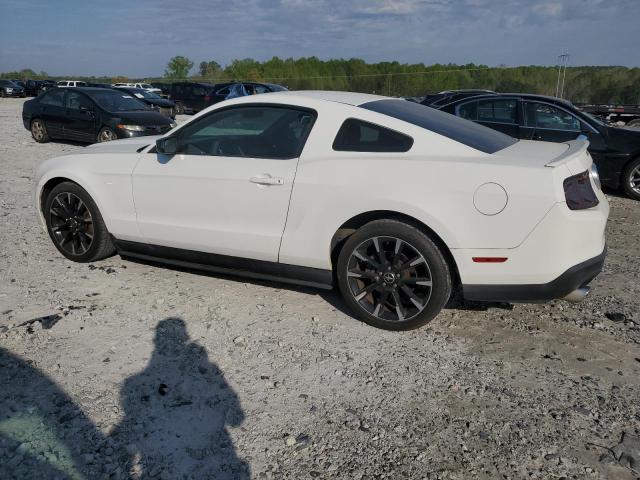 1ZVBP8AM1C5261601 - 2012 FORD MUSTANG WHITE photo 2