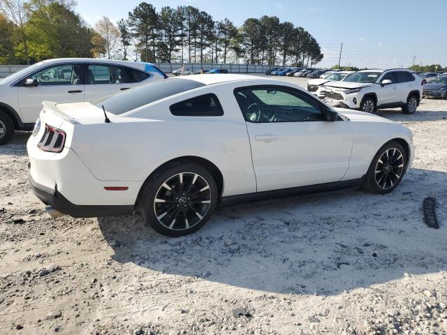 1ZVBP8AM1C5261601 - 2012 FORD MUSTANG WHITE photo 3