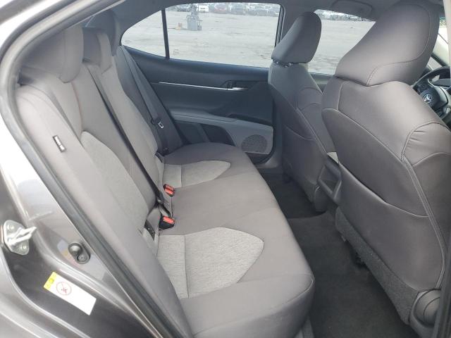 4T1B11HK8JU534564 - 2018 TOYOTA CAMRY L GRAY photo 10
