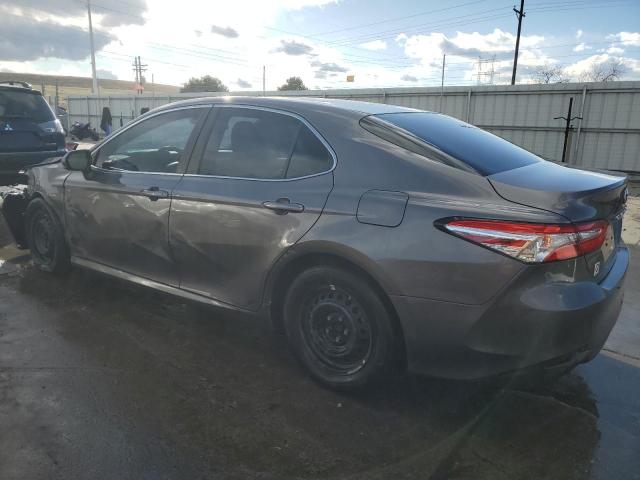 4T1B11HK8JU534564 - 2018 TOYOTA CAMRY L GRAY photo 2
