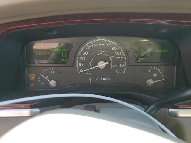 1LNHM81W94Y648223 - 2004 LINCOLN TOWN CAR EXECUTIVE BEIGE photo 9