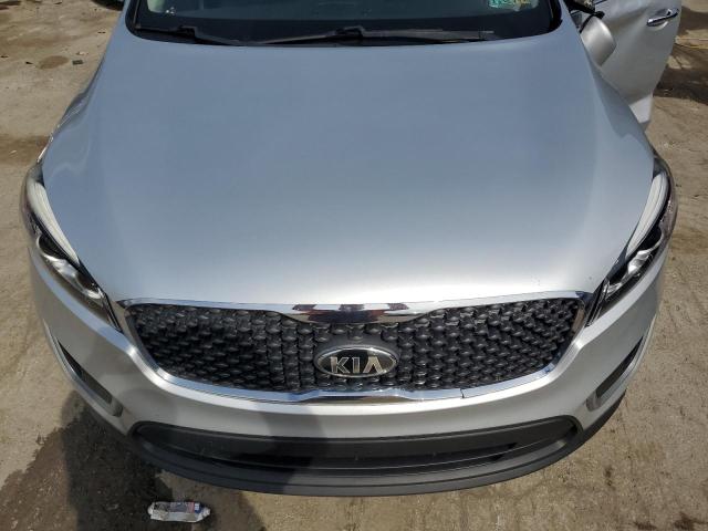 5XYPGDA34JG362726 - 2018 KIA SORENTO LX SILVER photo 11