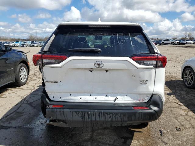 2T3P1RFV5KW072491 - 2019 TOYOTA RAV4 XLE WHITE photo 6