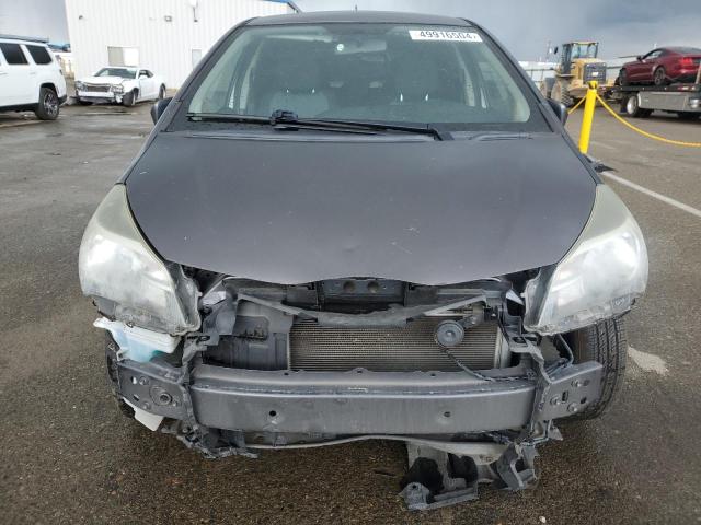 VNKKTUD36FA045465 - 2015 TOYOTA YARIS GRAY photo 5