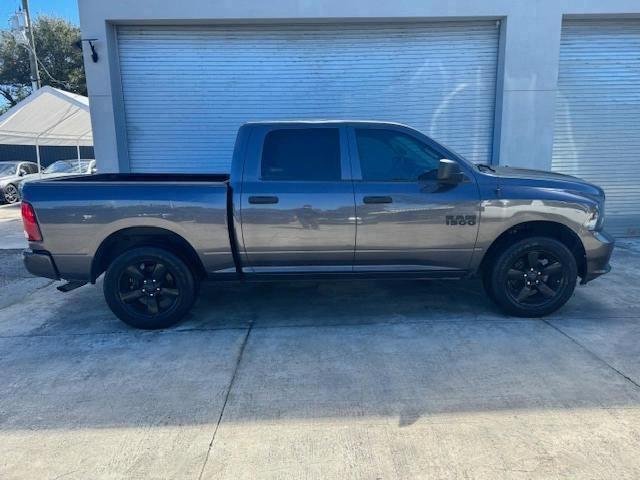 1C6RR6KGXHS679437 - 2017 RAM 1500 ST GRAY photo 13