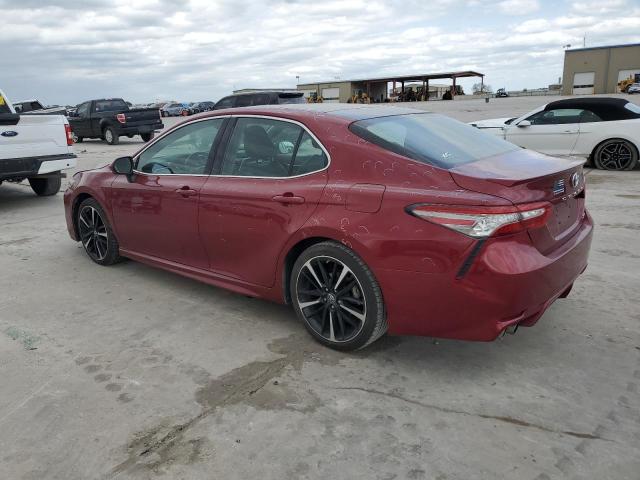 4T1B61HK2JU568792 - 2018 TOYOTA CAMRY XSE BURGUNDY photo 2