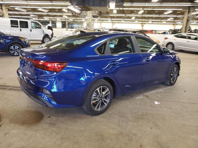 3KPF24AD8RE725623 - 2024 KIA FORTE LX BLUE photo 3